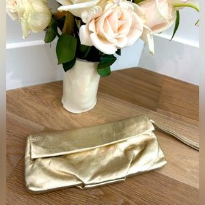 🎄Gold Banana Republic Clutch with wristlet strap pristine interior holiday time